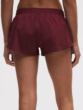 Lululemon Shorts Hotty Hot, Low Rise 4”, sz4